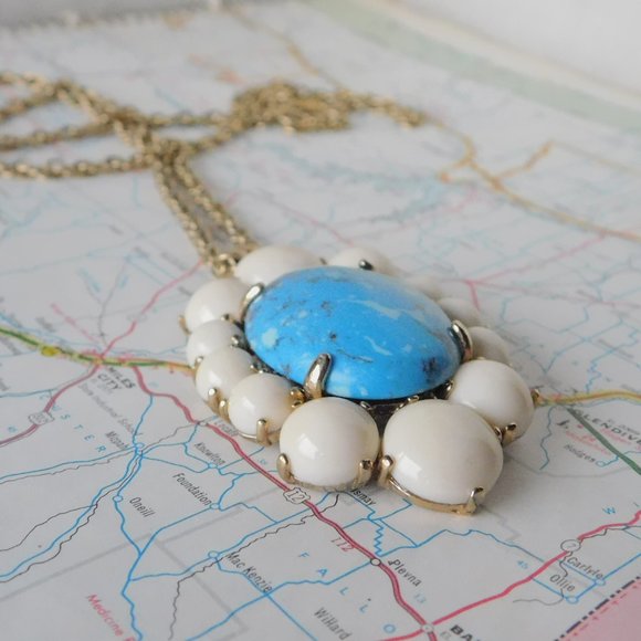 Ann Taylor faux turquoise long necklace - Picture 2 of 6